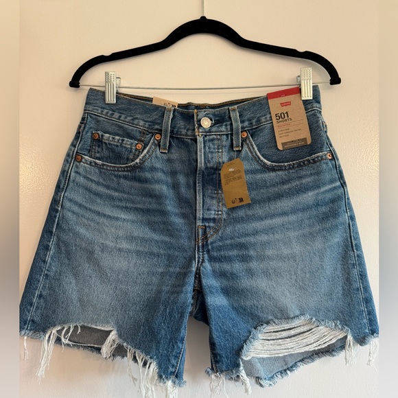 NWT! Levi's Women's 501 Mid Thigh Short - Medium Indigo Destructed - 27 - Picture 3 of 4
